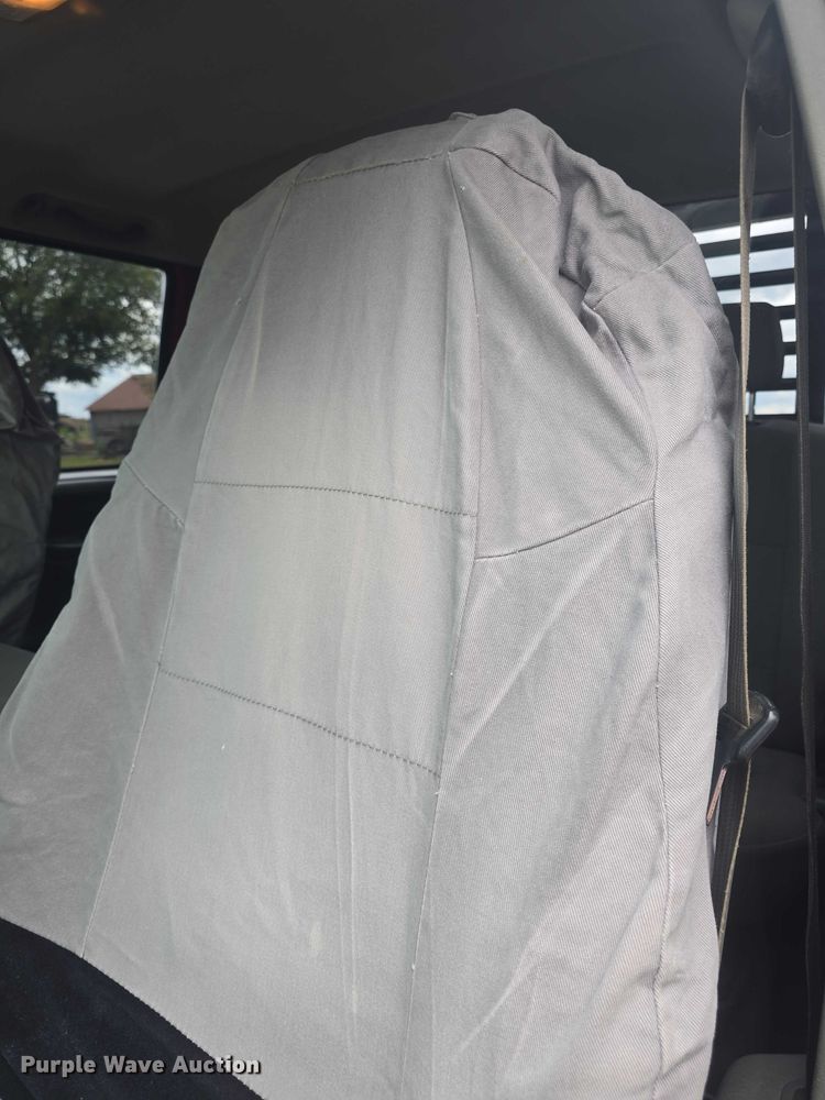 image for item EF3530 2004 Ford F350 Super Duty XLT Crew Cab flatbed pickup truck