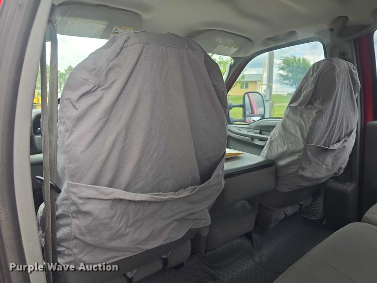 image for item EF3530 2004 Ford F350 Super Duty XLT Crew Cab flatbed pickup truck