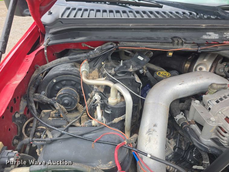 image for item EF3530 2004 Ford F350 Super Duty XLT Crew Cab flatbed pickup truck