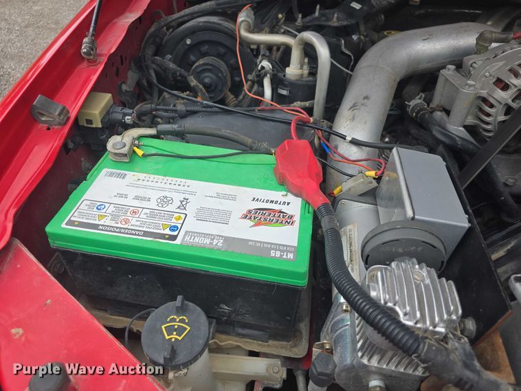 image for item EF3530 2004 Ford F350 Super Duty XLT Crew Cab flatbed pickup truck