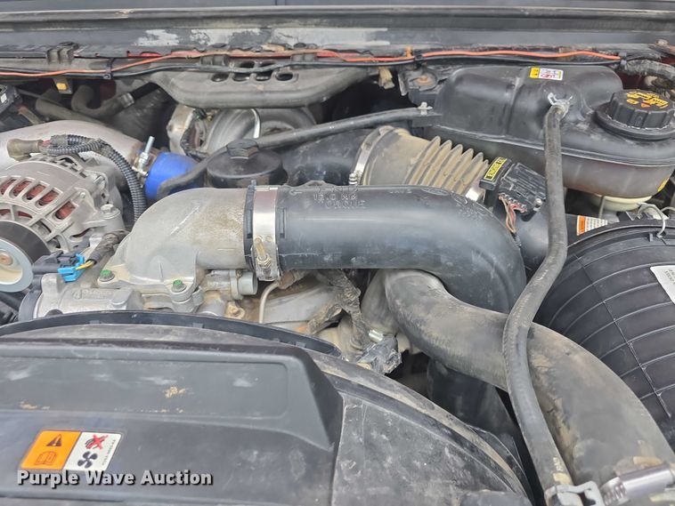 image for item EF3530 2004 Ford F350 Super Duty XLT Crew Cab flatbed pickup truck