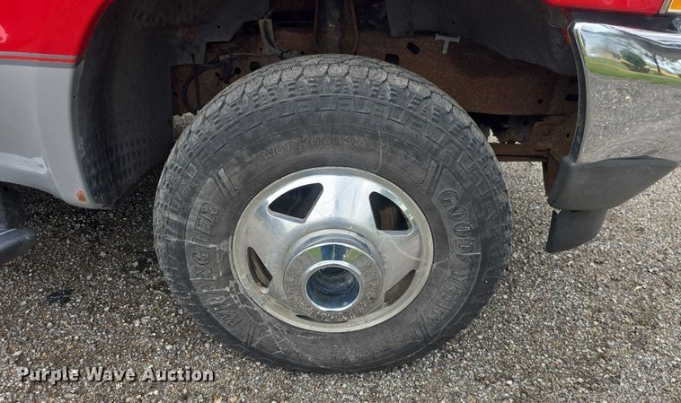 image for item EF3530 2004 Ford F350 Super Duty XLT Crew Cab flatbed pickup truck