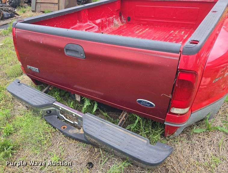 image for item EF3530 2004 Ford F350 Super Duty XLT Crew Cab flatbed pickup truck