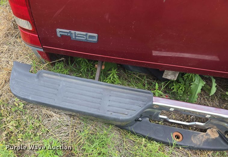 image for item EF3530 2004 Ford F350 Super Duty XLT Crew Cab flatbed pickup truck