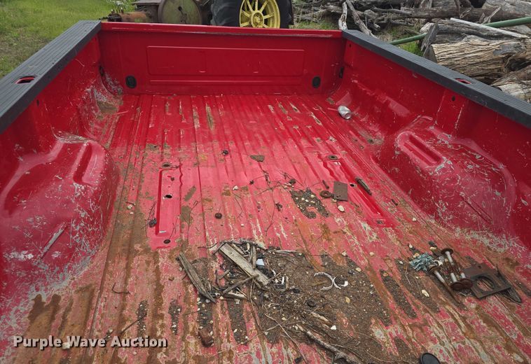 image for item EF3530 2004 Ford F350 Super Duty XLT Crew Cab flatbed pickup truck