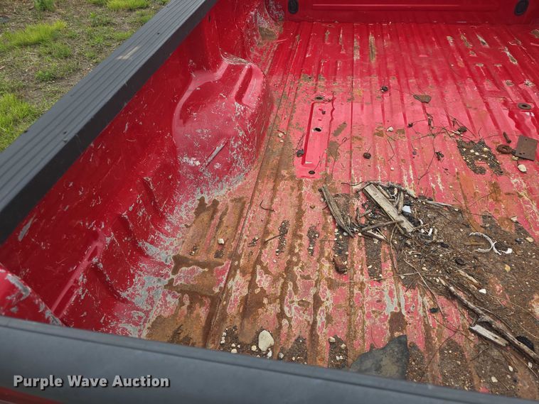 image for item EF3530 2004 Ford F350 Super Duty XLT Crew Cab flatbed pickup truck