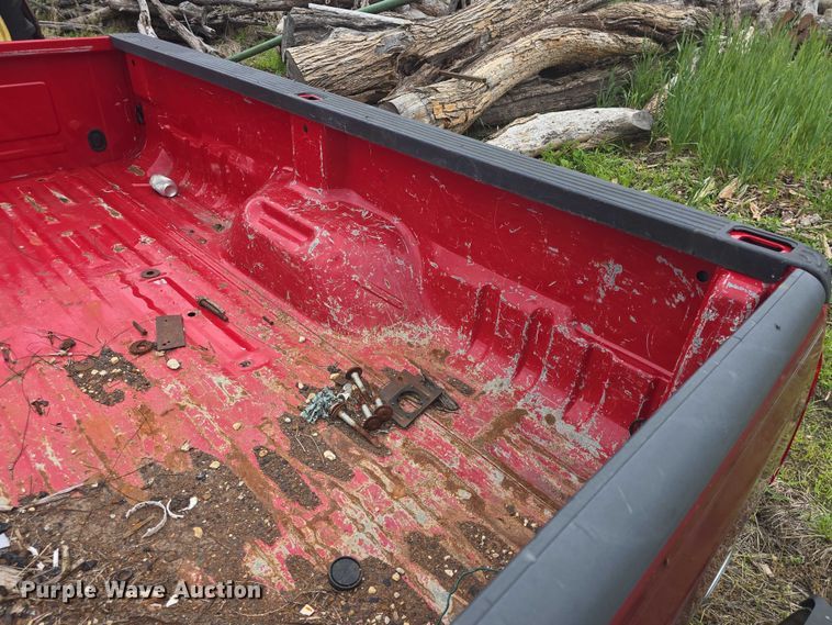 image for item EF3530 2004 Ford F350 Super Duty XLT Crew Cab flatbed pickup truck