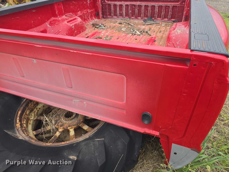 image for item EF3530 2004 Ford F350 Super Duty XLT Crew Cab flatbed pickup truck