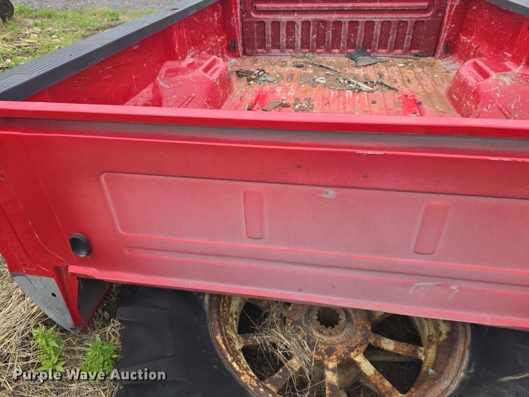 image for item EF3530 2004 Ford F350 Super Duty XLT Crew Cab flatbed pickup truck