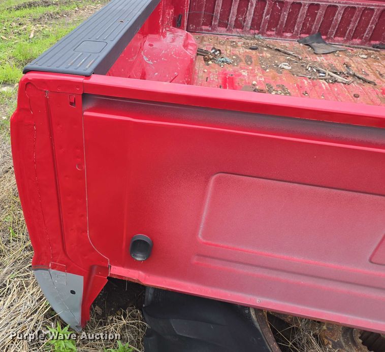 image for item EF3530 2004 Ford F350 Super Duty XLT Crew Cab flatbed pickup truck