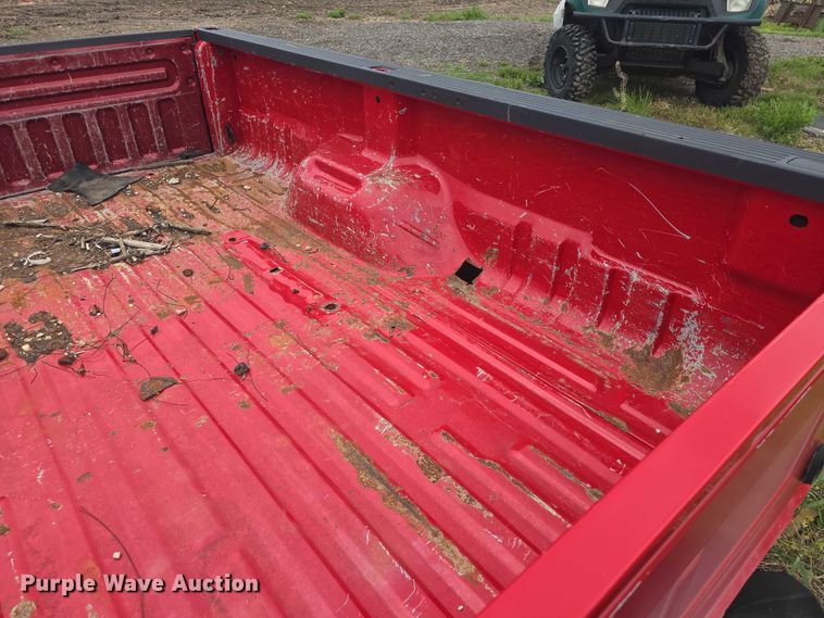 image for item EF3530 2004 Ford F350 Super Duty XLT Crew Cab flatbed pickup truck