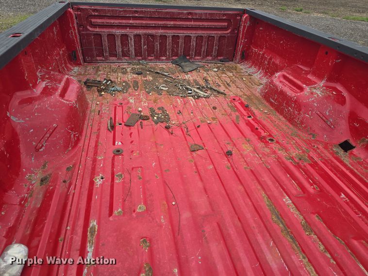 image for item EF3530 2004 Ford F350 Super Duty XLT Crew Cab flatbed pickup truck