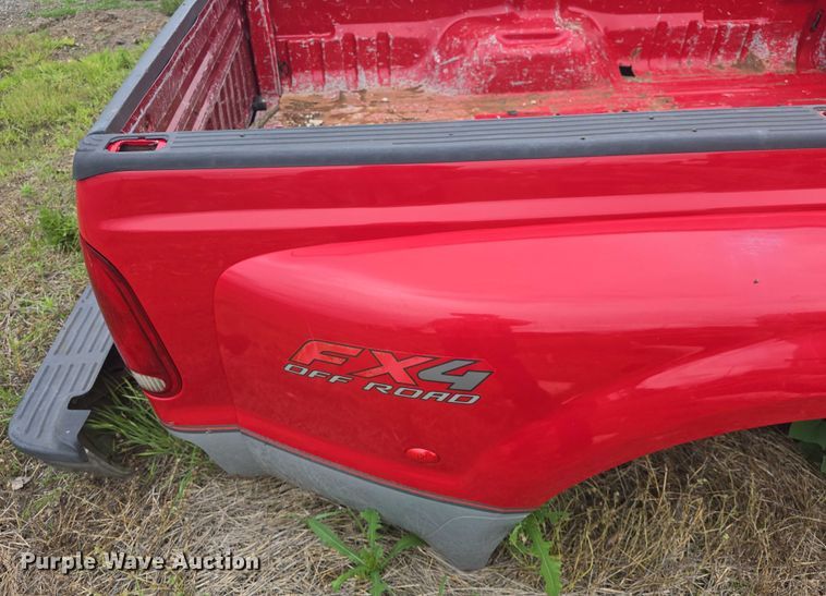 image for item EF3530 2004 Ford F350 Super Duty XLT Crew Cab flatbed pickup truck