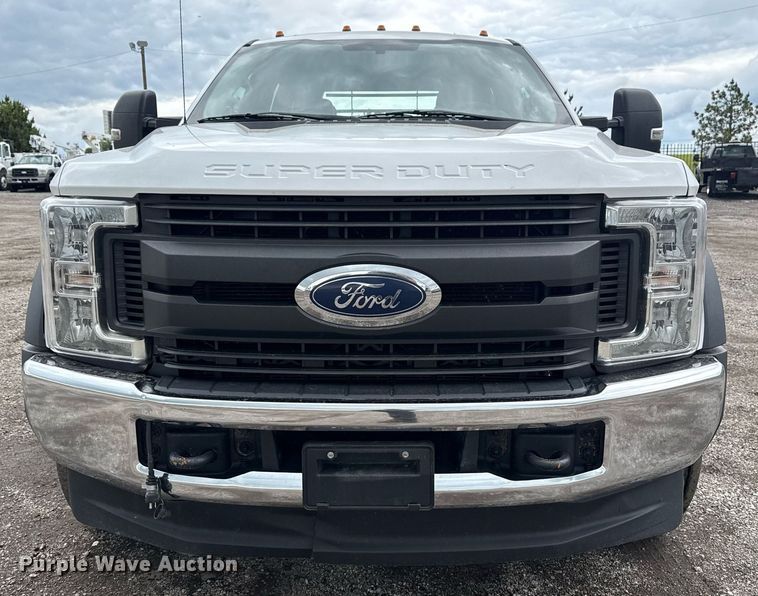 image for item EG5831 2019 Ford F550 Super Duty Crew Cab flatbed truck