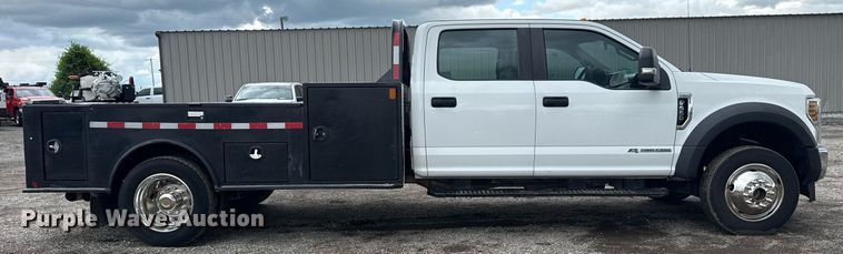 image for item EG5831 2019 Ford F550 Super Duty Crew Cab flatbed truck