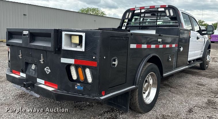 image for item EG5831 2019 Ford F550 Super Duty Crew Cab flatbed truck