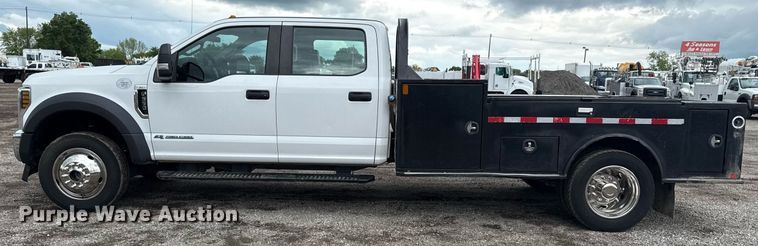 image for item EG5831 2019 Ford F550 Super Duty Crew Cab flatbed truck