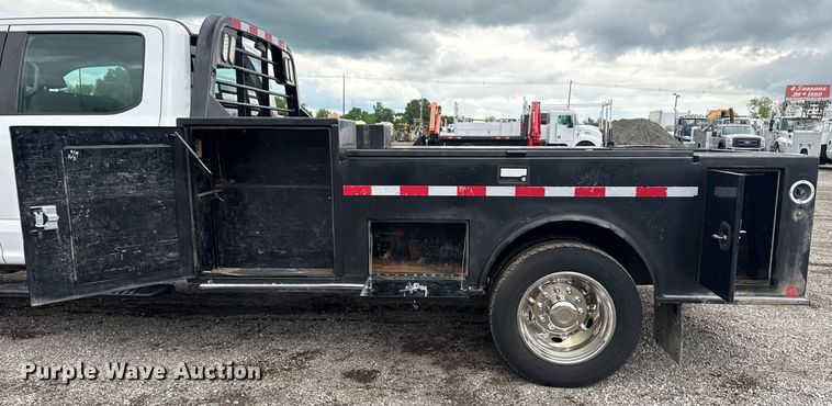 image for item EG5831 2019 Ford F550 Super Duty Crew Cab flatbed truck