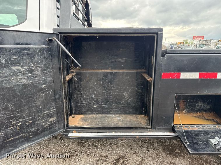 image for item EG5831 2019 Ford F550 Super Duty Crew Cab flatbed truck