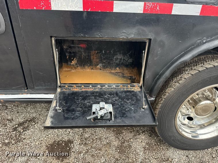 image for item EG5831 2019 Ford F550 Super Duty Crew Cab flatbed truck