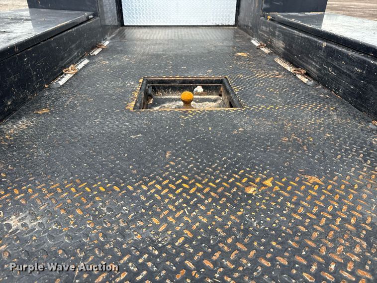 image for item EG5831 2019 Ford F550 Super Duty Crew Cab flatbed truck