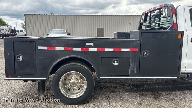 image for item EG5831 2019 Ford F550 Super Duty Crew Cab flatbed truck