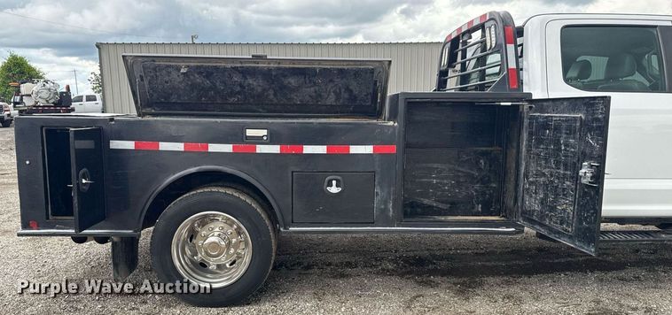 image for item EG5831 2019 Ford F550 Super Duty Crew Cab flatbed truck