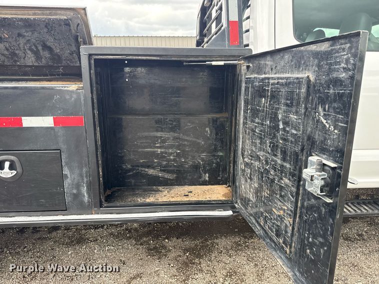 image for item EG5831 2019 Ford F550 Super Duty Crew Cab flatbed truck