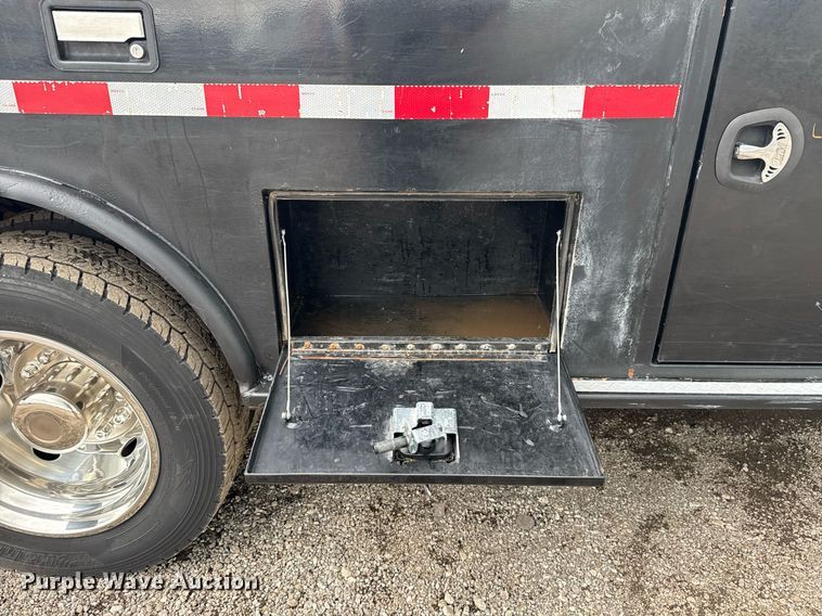 image for item EG5831 2019 Ford F550 Super Duty Crew Cab flatbed truck