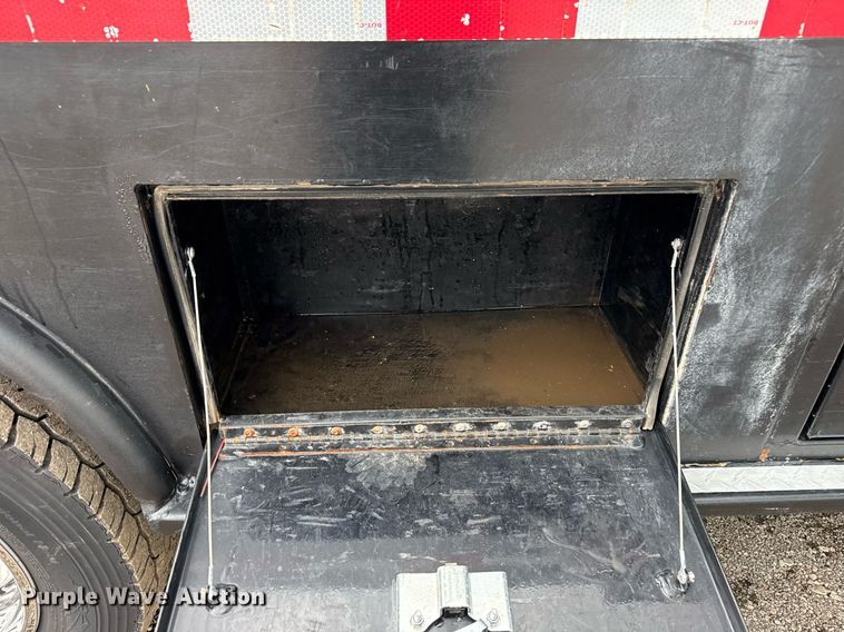 image for item EG5831 2019 Ford F550 Super Duty Crew Cab flatbed truck