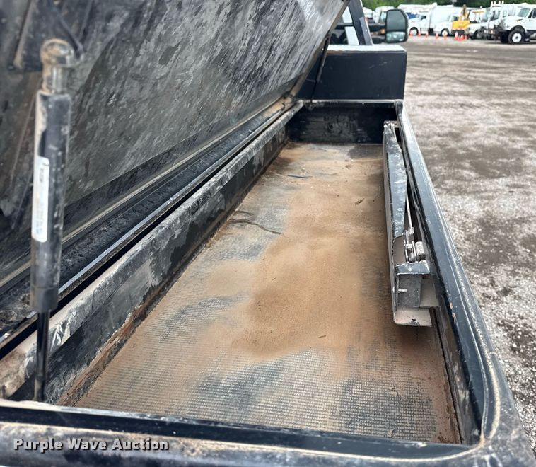 image for item EG5831 2019 Ford F550 Super Duty Crew Cab flatbed truck