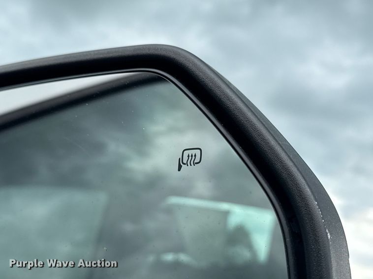 image for item EG5831 2019 Ford F550 Super Duty Crew Cab flatbed truck