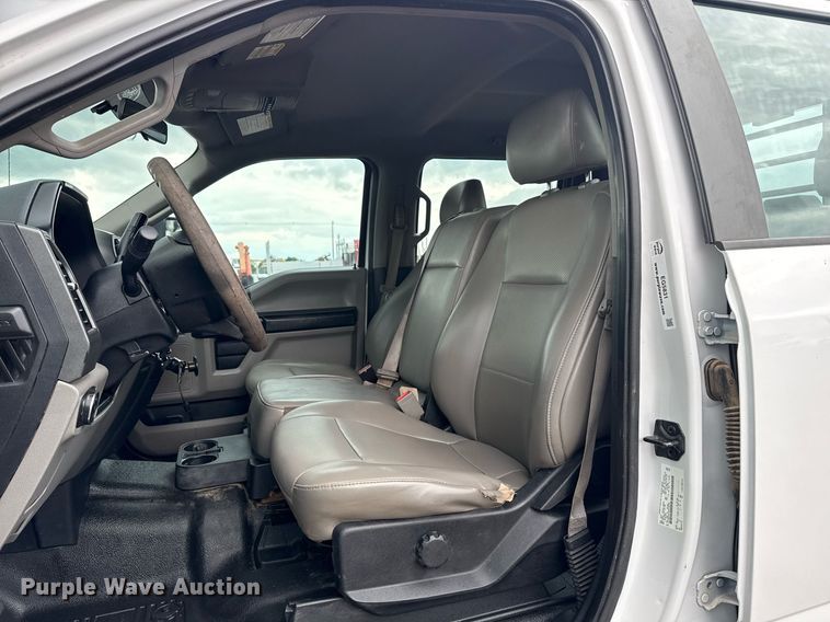 image for item EG5831 2019 Ford F550 Super Duty Crew Cab flatbed truck