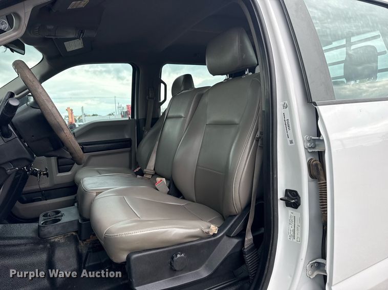 image for item EG5831 2019 Ford F550 Super Duty Crew Cab flatbed truck