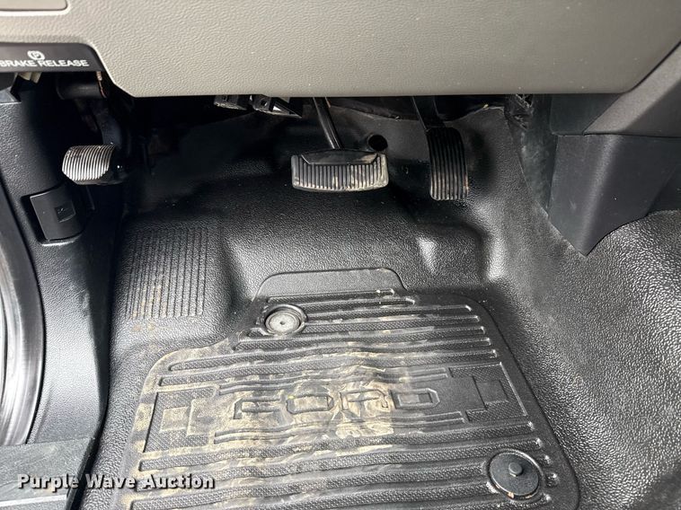 image for item EG5831 2019 Ford F550 Super Duty Crew Cab flatbed truck