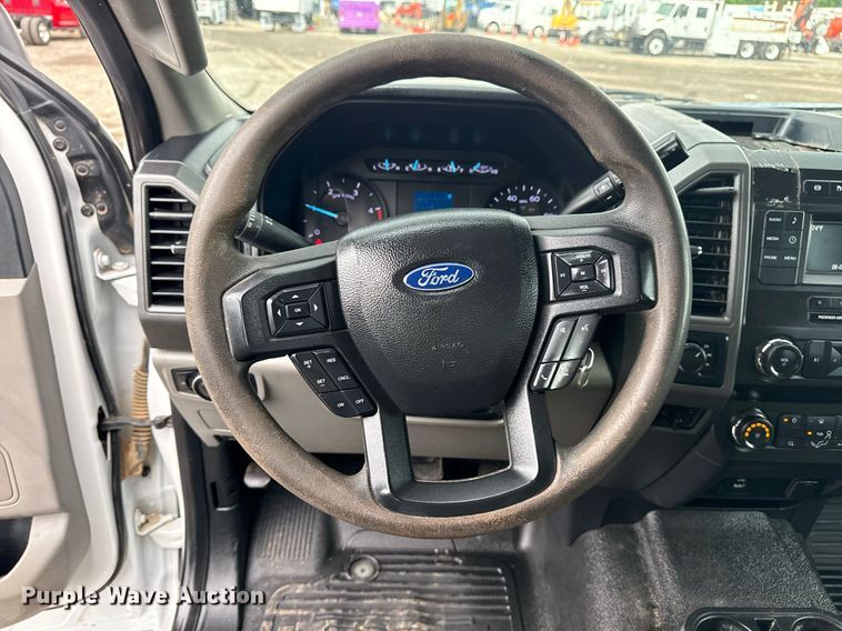 image for item EG5831 2019 Ford F550 Super Duty Crew Cab flatbed truck