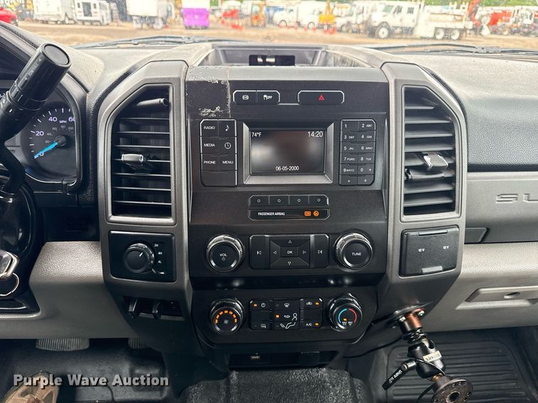 image for item EG5831 2019 Ford F550 Super Duty Crew Cab flatbed truck