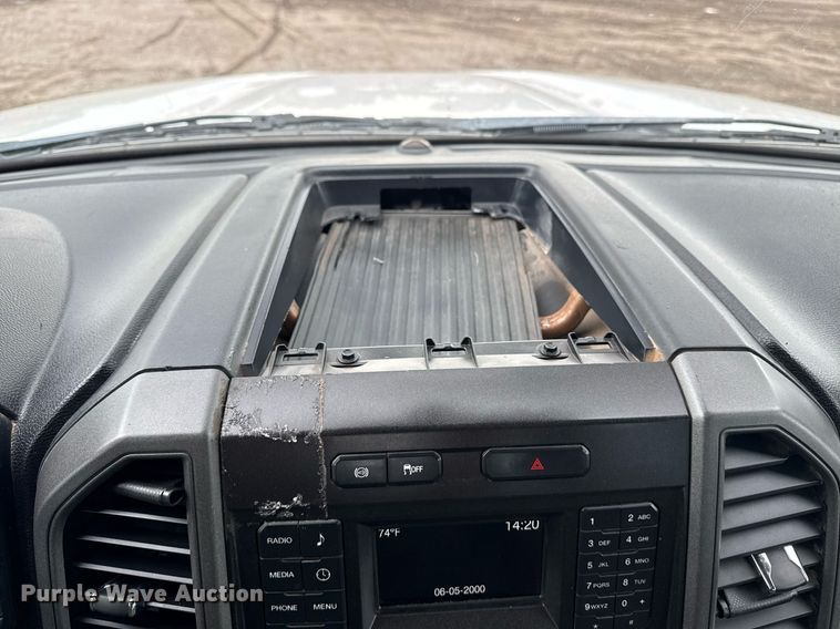 image for item EG5831 2019 Ford F550 Super Duty Crew Cab flatbed truck