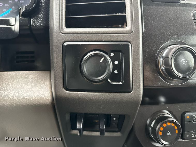 image for item EG5831 2019 Ford F550 Super Duty Crew Cab flatbed truck