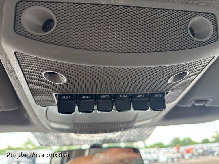 image for item EG5831 2019 Ford F550 Super Duty Crew Cab flatbed truck