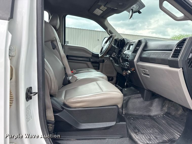 image for item EG5831 2019 Ford F550 Super Duty Crew Cab flatbed truck