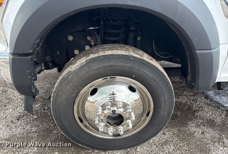 image for item EG5831 2019 Ford F550 Super Duty Crew Cab flatbed truck