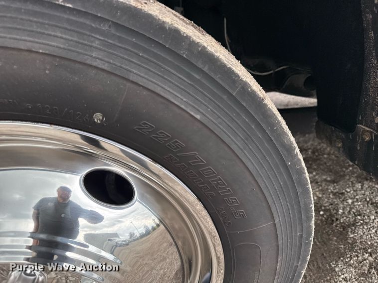 image for item EG5831 2019 Ford F550 Super Duty Crew Cab flatbed truck