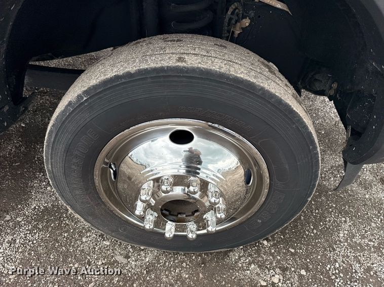 image for item EG5831 2019 Ford F550 Super Duty Crew Cab flatbed truck