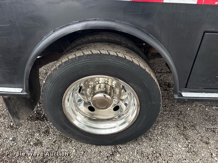 image for item EG5831 2019 Ford F550 Super Duty Crew Cab flatbed truck