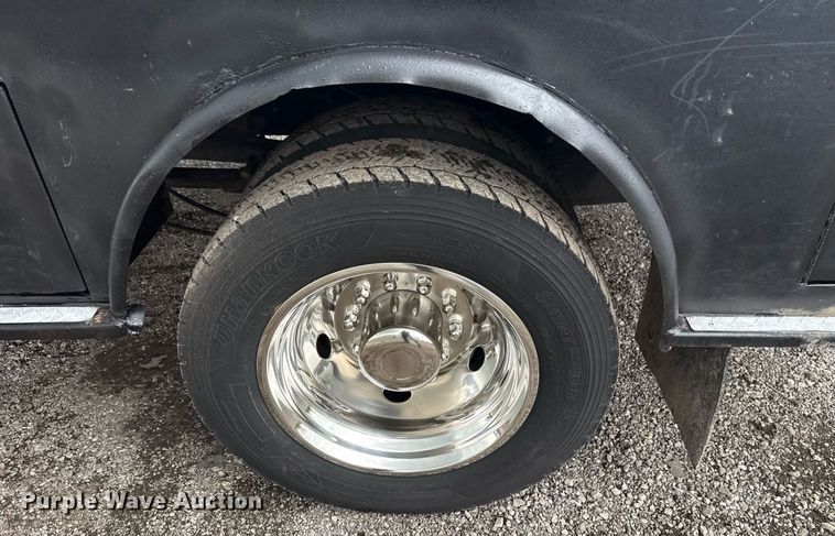 image for item EG5831 2019 Ford F550 Super Duty Crew Cab flatbed truck