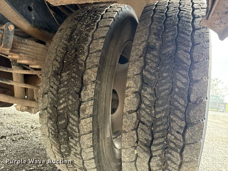 image for item EG5831 2019 Ford F550 Super Duty Crew Cab flatbed truck