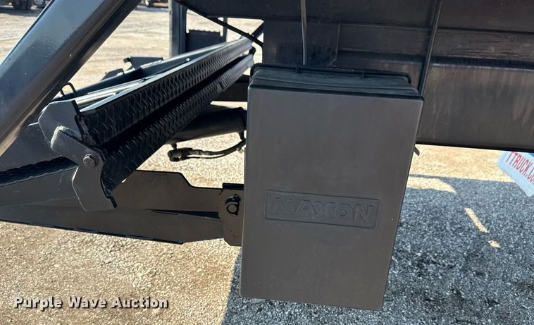 image for item EG5835 2016 Ford F650 Super Duty box truck