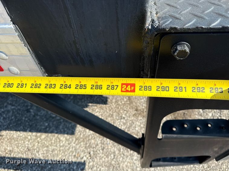 image for item EG5835 2016 Ford F650 Super Duty box truck