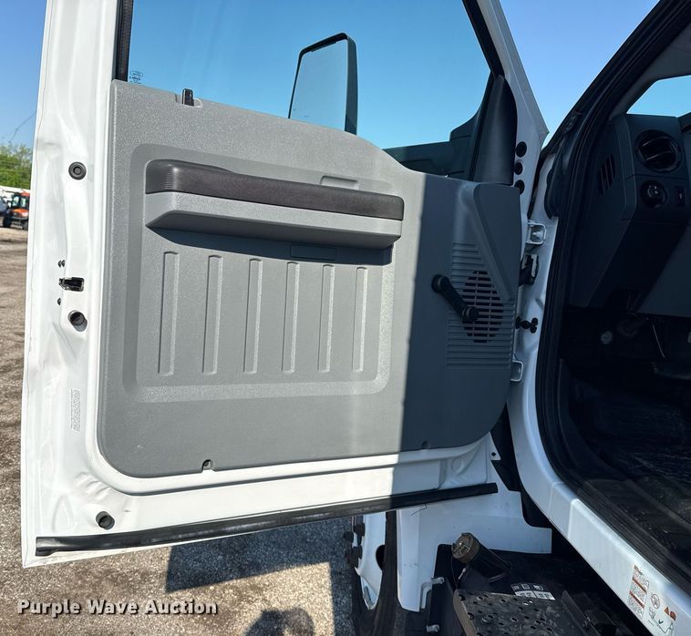 image for item EG5835 2016 Ford F650 Super Duty box truck